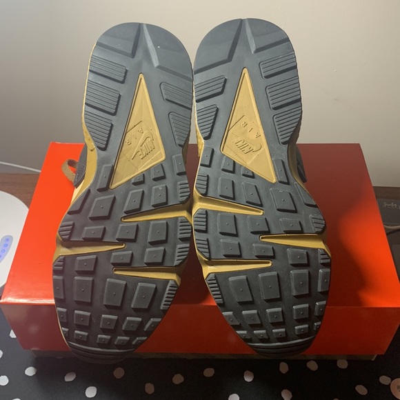 Limited Edition Nike Air Huarache LE Praline/Umber-Vine-Black Sneakers 8.5M - Picture 5 of 12